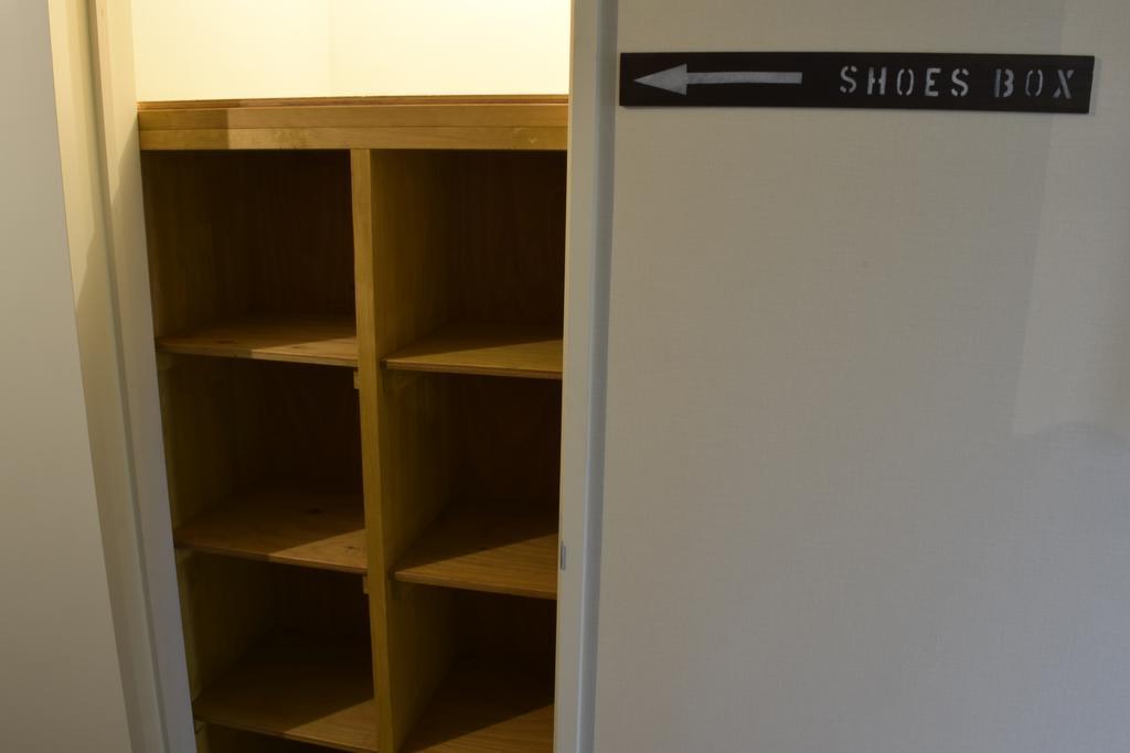 Iza Asakusa Guest House Токио Стая снимка